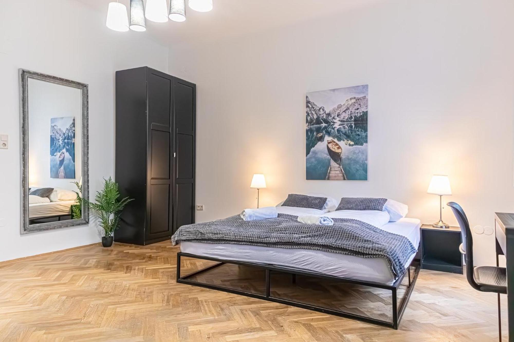 Spacious 2br -near Wiener Stadthalle Burggassewiener Well Located Apartment Wien